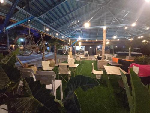 餐廳, Dangau Sala D'Kontena in 亞恩