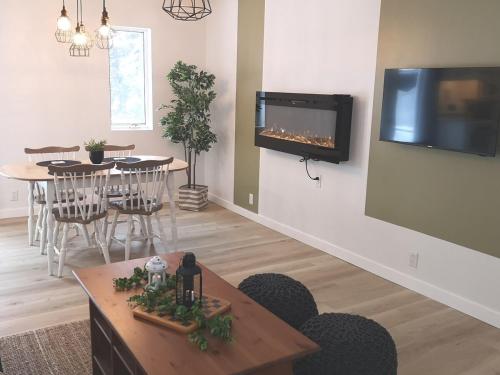 Chalet de 2 chambres, cour boisée, près d'un lac (Chalet de 2 chambres, cour boisee, pres d'un lac) in แซ็ง-ฌ็อง-ปอร์-โฌลี (QC)