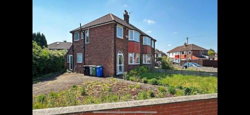 Family friendly retreat in M33 gîte à louer Springfield Primary School. Springfield Road SALE