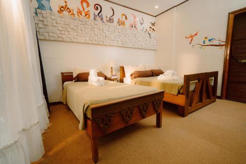 Antonio's Bed and Breakfast Hotel near Century-old Barcelona Church and Ruins