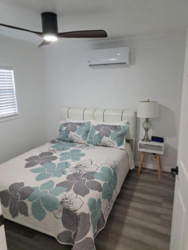 Country Blue Getaway by the Ranch Fields in Auburndale (FL)