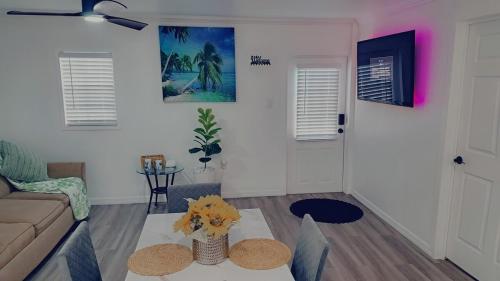 Country Blue Getaway by the Ranch Fields in Auburndale (FL)