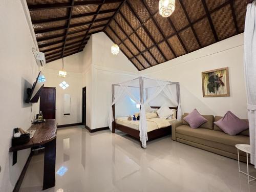 Sumatra Cheeky Monkeys Villa, Trekking and Tours, Bukit Lawang