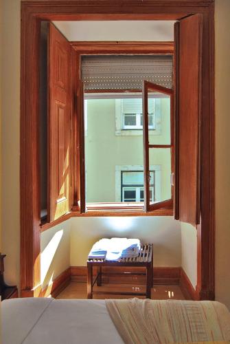 Budget Double Room with Shared Toilet image 9