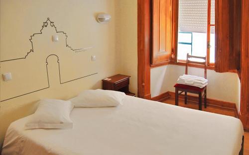 Standard Double Room image 9