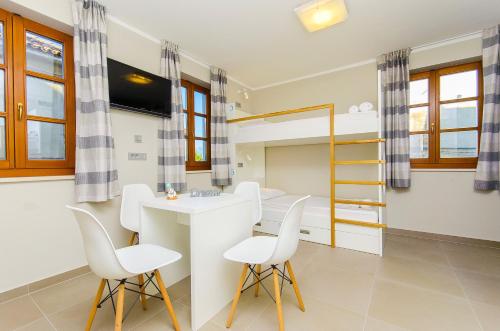Hostel Dvor - image 10