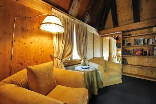 room detail thumbnail 1