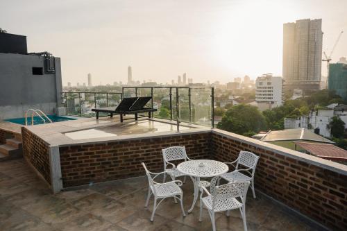 Trillium Boutique Express Hotel - Ward Place - image 7