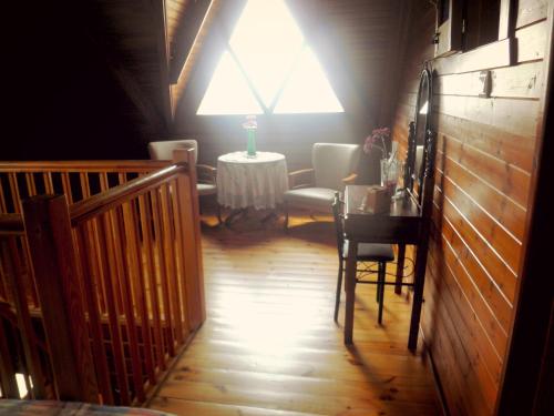 Iekārtas, Agros Timber Log House in Agros