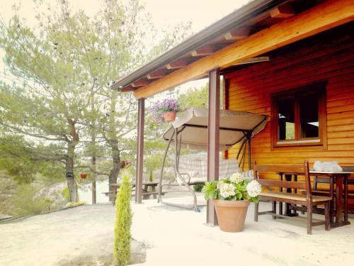 Iekārtas, Agros Timber Log House in Agros