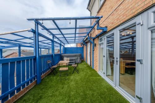 Hot tub, Numero Uno Luxe Retreat 3BR 3 Baths Hot Tub wifi in Benwell and Scotswood
