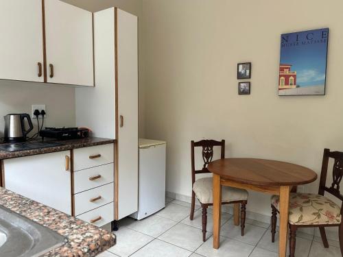 Facilities, Douglas Cottage in Pennington