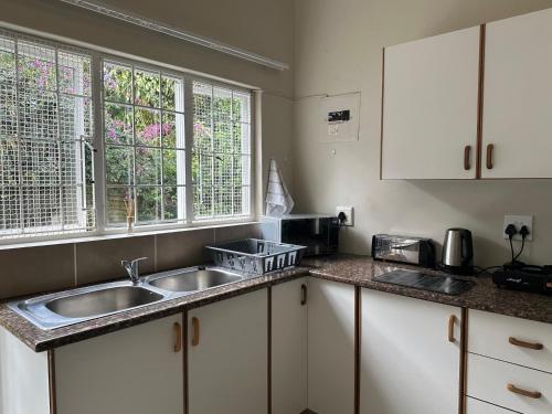 Facilities, Douglas Cottage in Pennington