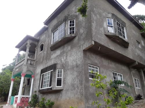 Viesnīcas āriene, Cozy studio apartment with private parking off street in Poor Mans Corner