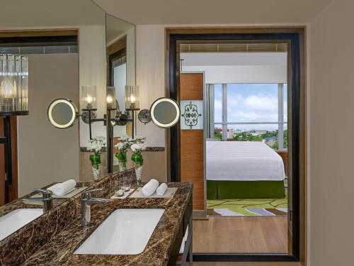 room detail thumbnail 2