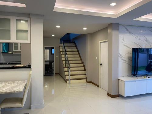 The Lake Cozy 3BR Villa Pattaya – khách sạn tại Huai Yai