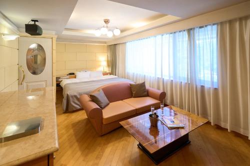 ホテル フェスタ 葉山