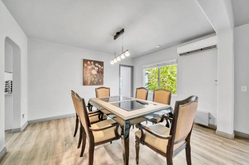 @ Marbella Lane - 4BR Near Morongo Casino & Outlet Ldry+P in Banning, USA