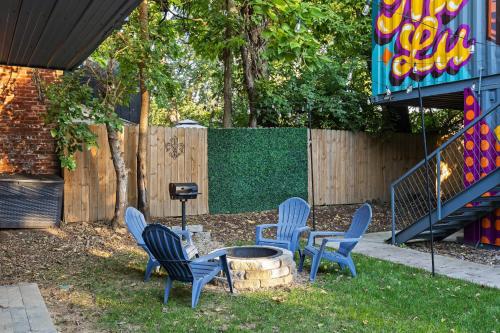 Experience the Unique Re-Nu Shipping Container #3 in Louisville, USA