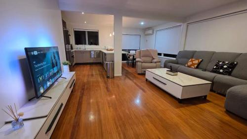 Northshore Central Cosy & Comfortable 3BR Home, Auckland