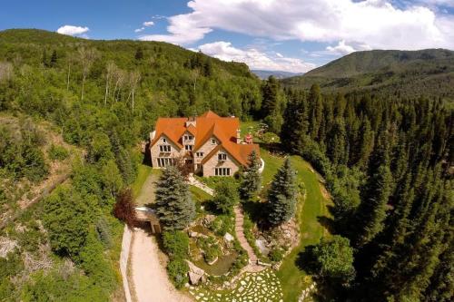 Luxurious Mountain Retreat with Pool – khách sạn tại Midway