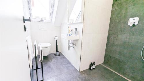 ALFA Stuttgart Doppelzimmer Teeküche Porsche Bosch l Gemeinschaftsbad WIFI SmartTV l Double room with kitchenette and shared bathroom BS21A9, Stuttgart (photo 8)