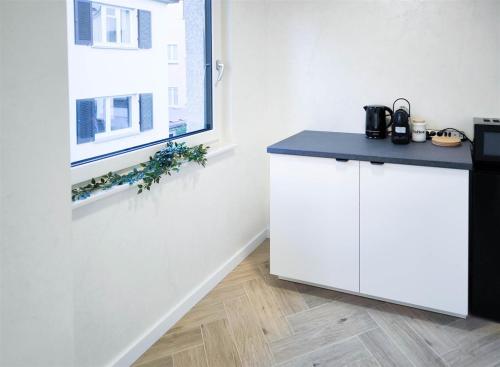 ALFA Stuttgart Doppelzimmer Teeküche Porsche Bosch l Gemeinschaftsbad WIFI SmartTV l Double room with kitchenette and shared bathroom BS21A9, Stuttgart (photo 5)