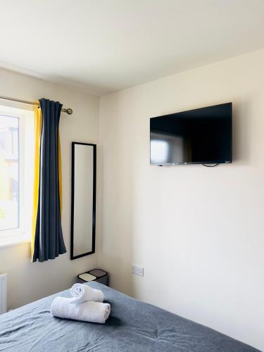 Stunning Private room in a Home - TV, Bathroom & Parking!, Manchester (zdjęcie 3)