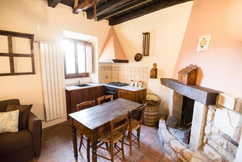 Kitchen, Nena Al Borgo Castello in Pico