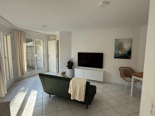 Terrassenwohnung mit Parkplatz in Wangen, Schweiz