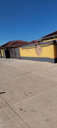 J&S Lodge in 烏姆塔塔