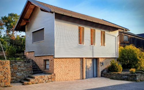 Halmhaus in Glees, Deutschland