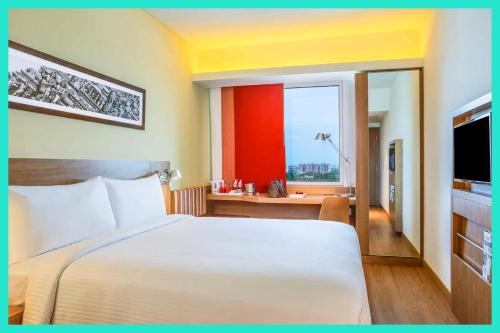 HOTEL CD!M PALACE - Comfortable & Serene Stay Near Spiritual Destinations - Free Wi-Fi and Parking Facilities # Fully Air Conditioned Hotel - Near Kashi Vishwanath Temple !