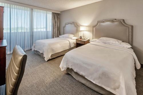 Modern Two-Room Suite with Gym and Pool