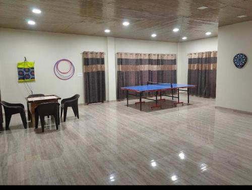 Chiranjeevi Slopey hill resort in Nehar Pab