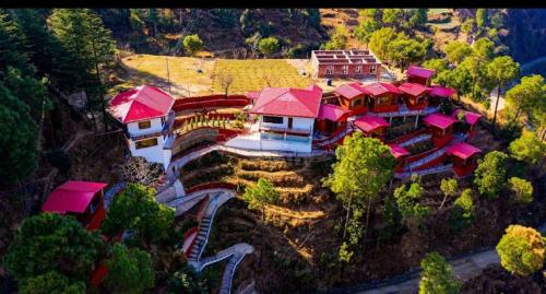 Chiranjeevi Slopey hill resort in Nehar Pab