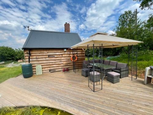 Sauna, Sauna, Hot Tub & Cold Plunge Pyramid Escape in Newnham Bridge
