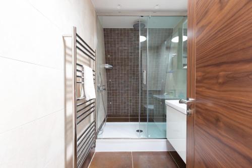 BnBNova - 2BA Penthouse with Private Terrace Soho - image 9