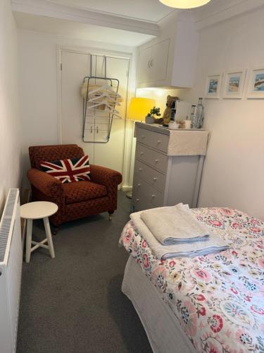 Courtyard Garden Flat in Τσέλτενχαμ