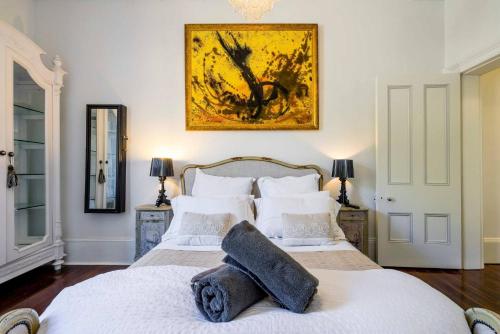 Luxury Colonial Terrace House in the Rocks - image 6