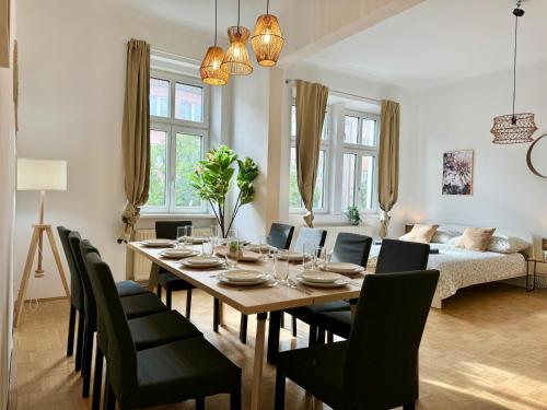130 m2 Stylish Apartment with Free Parking