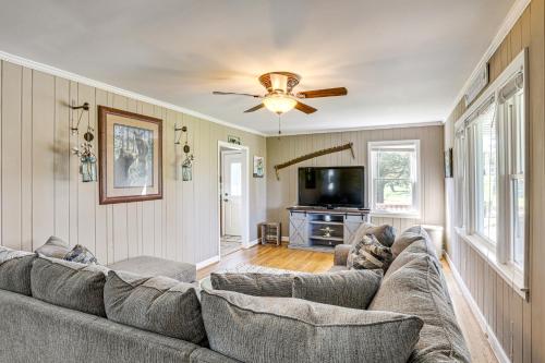 Pet-Friendly Sparta Getaway with Gas Grill! in Sparta, USA