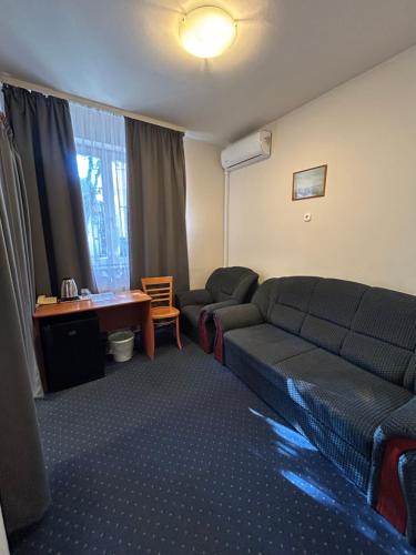 Corvin Hotel - image 3