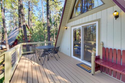 A-Frame Cabin with Deck and Grill in Pinetop!, Pinetop-Lakeside (zdjęcie 2)
