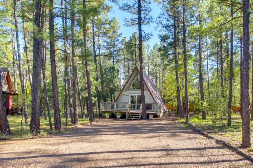 A-Frame Cabin with Deck and Grill in Pinetop!, Pinetop-Lakeside (zdjęcie 3)