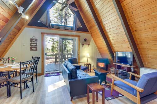 A-Frame Cabin with Deck and Grill in Pinetop!, Pinetop-Lakeside (zdjęcie 4)