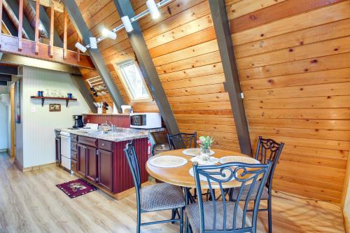 A-Frame Cabin with Deck and Grill in Pinetop!, Pinetop-Lakeside (zdjęcie 10)