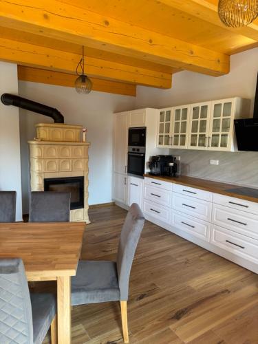 Slunečná roubenka u splavu (Slunecna roubenka u splavu) in Dvur Kralove Nad Labem