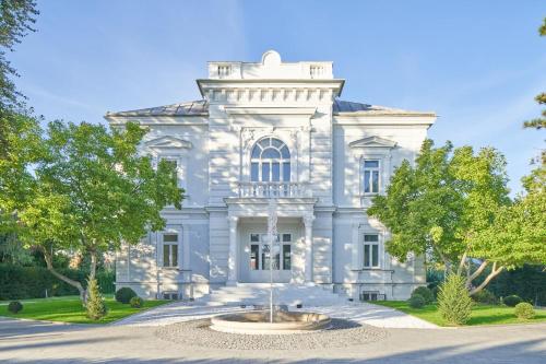 Villa Romana Apartments with Terrace & Private Entrance