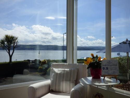 Sissepääs, Douglas Park Guest House in Dunoon